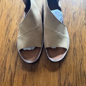 Free People Royal flats Tan Sz.38 in EUC